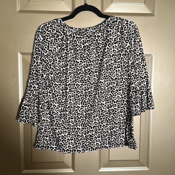Michael Kors Women’s Animal Print Top w/Bell Sleeves Sz M - Picture 2 of 3